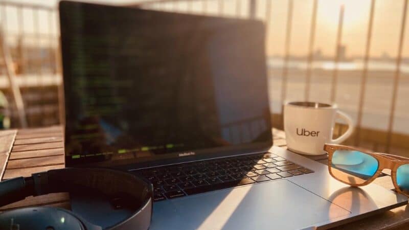 Jakie oświetlenie wybrać do pracy przy komputerze? Praktyczny poradnik