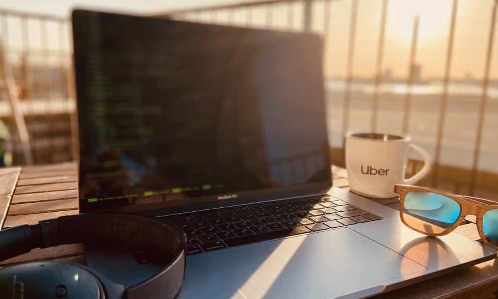 Jakie oświetlenie wybrać do pracy przy komputerze? Praktyczny poradnik