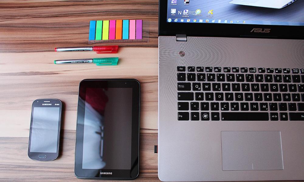 Jak urządzić biuro w stylu minimalistycznym? Praktyczny przewodnik