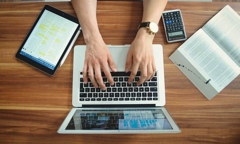 Technologia smart w domowym biurze – co warto mieć?