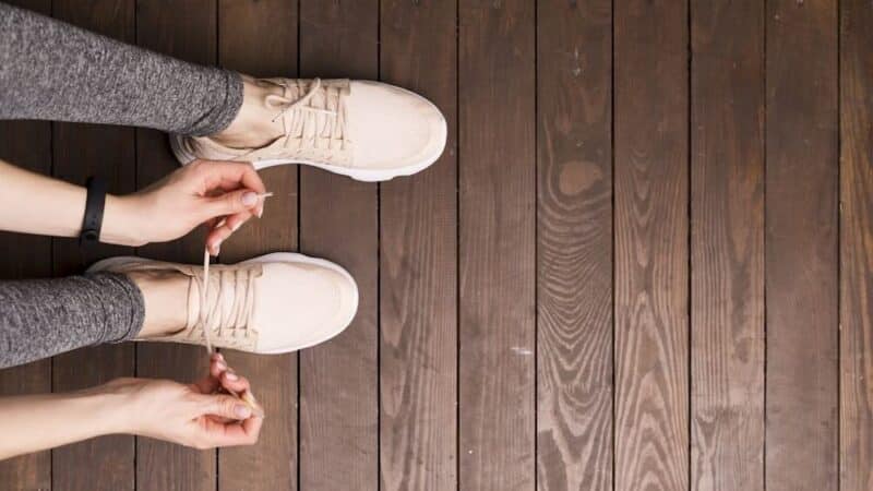 Korzyści z noszenia minimalistycznego obuwia dla zdrowia stóp i postawy ciała