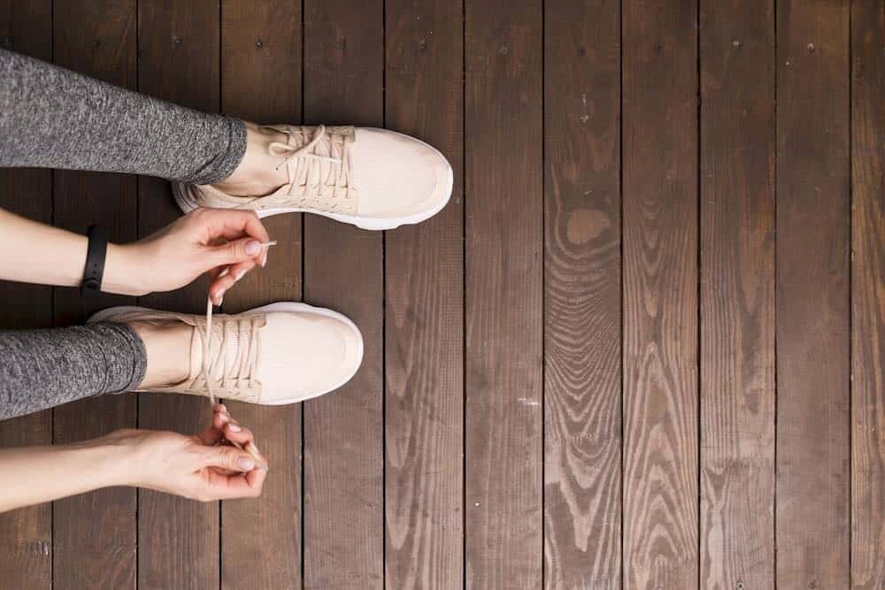 Korzyści z noszenia minimalistycznego obuwia dla zdrowia stóp i postawy ciała